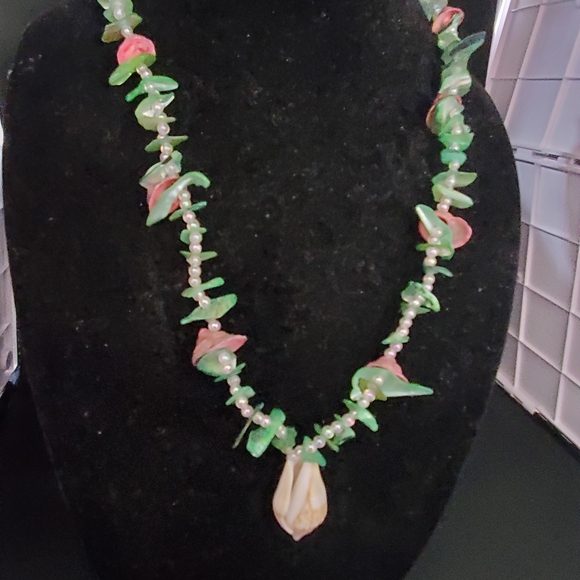 Shell & Beaded Necklace - Picture 3 of 4